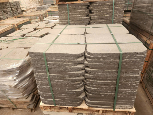 Đá bazan tổ ong bước dạo D400*500*30mm